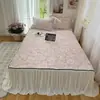 Refrescante Verano Estilo Francés Clase A Tacto Frío Polietileno Polímero Alto Jacquard Falda de Cama de 1.5m Juego de 3 Piezas Esterilla Fresca Juego de Colcha de 180 3 Piezas