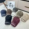Gorra de béisbol estilo americano con estampado de leopardo y bordado de letras, diseño rasgado estilo callejero, versátil y favorecedora, gorra de moda unisex