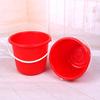 Cubo de plástico al por mayor de fábrica tamaño grande mediano pequeño cubo rojo portátil engrosado cubo de plástico redondo para el hogar sin tapa