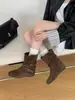 Botines super elegantes estilo Maillard para mujeres petite, con tacón oculto, perfectos para otoño/invierno 2026, versátiles y estilizan, con diseño plisado