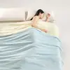 O mesmo edredom de resfriamento de verão com controle de temperatura usado no Hotel Atour Pro Deep Sleep, um edredom de resfriamento de verão ultrafino