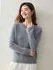 Elegante suéter de cachemira con un diseño de escote único, que presenta un patrón calado, para mujer, nueva colección otoño/invierno 2026, con un distintivo punto "yuanbao", moderno, versátil y suave, perfecto como capa base