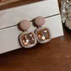 Brincos Redondos de Moda Dopamina Minimalistas com Cravação de Diamantes e Design Único, Brincos de Nicho com Sensação de Luxo Leve e Alto Padrão, Acessórios de Orelha Exquisitos