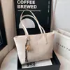 Bolsa Tote Grande Capacidade para Mulheres 2026 Primavera Novo Estilo Simples Versátil Bolsa de Mão Ombro Único Axila Trabalho Grande Bolsa