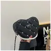 Bolsa Estilo Doce de Menina 2025 Nova Bolsa de Ombro com Pérolas em Forma de Coração Bolsa Transversal Feminina de Nicho com Corrente Romboidal