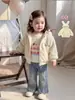 Conjunto de Invierno Estilo Dulce para Bebés y Niños Pequeños Ropa de Invierno para Niña Abrigo Peludo Súper Lindo Pantalones de Micro-Campana a la Moda Conjunto de Tres Piezas
