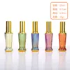 Garrafas de óleo essencial de vidro para atacado, frascos de spray de perfume, frascos roll-on, frascos dispensadores cosméticos galvanizados, frascos com relevo dourado