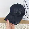 Gorra de Béisbol de Malla Transpirable Estilo Coreano con Logo de Letra m para Mujer, Versátil Gorra Casual de Sol para Primavera y Verano, Hace que la Cara Parezca Más Pequeña