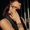 Anillo vintage italiano hueco para mujer en stock, venta directa de fábrica, anillo de alta gama con patrón de remolino Su Mei, anillo abierto para el día a día