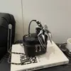 Primavera de 2026 Novo Lenço de Seda Elegante Laço Moda Estilo Chanel Versátil Simples Bolsa de Ombro Transversal de Mão