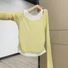 Camiseta de Manga Larga con Hombro Derecho de Color Combinado Estilo Coreano Falsa de Dos Piezas Nicho para Mujer Primavera y Verano Nuevo Delgado Delgado Casual Top Ins