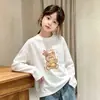 Camiseta infantil de algodão puro com mangas compridas e estampa de desenho animado, adequada para primavera e outono, gola redonda, peça básica versátil para meninas e bebês, estilo moderno