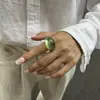 Pulseira Curva de Resina Europeia e Americana Transfronteiriça Estilo Ins Não Desbota, Anel Brilhante de Acrílico Inspirado em Design