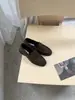 Sapatos baixos texturizados estilo britânico com saltos de madeira, sapatos sociais estilo escolar, sapatos casuais slip-on de bico profundo em couro pequeno para mulheres - Outono/Inverno 2026