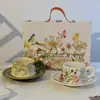 Juego de Taza y Platillo de Café Floral de Lujo Ligero, Taza de Cerámica Creativa, Dos Tazas y Dos Platillos, Souvenir para Eventos de Negocios al por Mayor