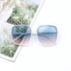 Novos Óculos de Sol Quadrados de Armação Grande com Rebites, Óculos de Sol Coloridos Degradê da Moda para Mulheres, Estilo Tendência, Óculos com Proteção UV