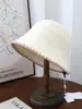 Sombrero de Pescador de Ala Corta de Lana Pura de Gama Alta con Bloques de Color y Puntadas de Contraste para Mujer, Cálido de Otoño e Invierno, Estilo Cloche de Lujo que Protege los Oídos