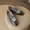 Novidade Primavera e Verão 2026 Sapatos Mary Jane Quadrados para Mulheres, Sapatos de Salto Médio com Bico Quadrado e Boca Rasa, Couro Vinho