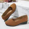 Zapatos de Salón Individuales Talla Grande para Mujer para Exportación, Nuevos Zapatos Casuales para Mujer de Estilo Europeo y Americano con Punta Aguda y Tacón de Cuña, para Primavera 2025, Venta al por Mayor