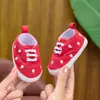 Novedad de Primavera y Otoño Moda Bordada Zapatos de Lona para Bebé Niña Suela Suave Zapatos para Bebé Niña y Niños Pequeños de 0 a 1 Año Venta al por Mayor Transfronteriza