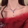 Vestido de Gala Anual Exagerado e Deslumbrante com Toque de Luxo, Temperamento de Luxo Leve, Estilo Único e Distinto, e uma Corrente Deslumbrante para a Clavícula