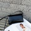 Nova Bolsa Transversal de Ombro Único para Mulheres, Bolsa Quadrada Pequena Versátil de Mão Moderna e Simples para Mulheres, Bolsa Horizontal com Aba de Couro Genuíno para Celular