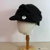 Chapéu de Jovem Jornaleiro Japonês Retrô Literário com Fivela de Metal Aba Curva Chapéu de Pintor Feminino Primavera Outono Plissado Temperamento Chapéu Botão Faz o Rosto Parecer Menor