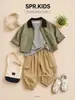 Jaqueta infantil color-block retrô, conjunto de camiseta estampada de duas peças e calça de trabalho casual - um conjunto estiloso de três peças para crianças