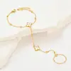 Pulseira Cruzada Luxo com Estrela e Lua Cravejadas de Diamantes para Mulheres Aço Inoxidável Cor Duradoura Flor de Concha Branca Conectada Dedo Anel de Mão Elemento Cruzado Em Estoque