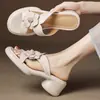 Sandalias retro de mujer estilo francés 2026, nuevas chanclas de verano con tiras cruzadas florales y punta abierta para uso en exteriores