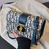 Bolso de Mujer con Textura de Alta Gama 2025 Nuevo Bolso Cruzado con Cadena Estampado Francés Bolso de Hombro Versátil Bolso Cuadrado Pequeño Retro