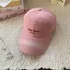 Estilo Novo Primavera e Verão Bordado Simples de Letras 2026 Boné de Baseball para Mulheres com Aba Larga e Top Macio, Versátil e Emagrece o Rosto