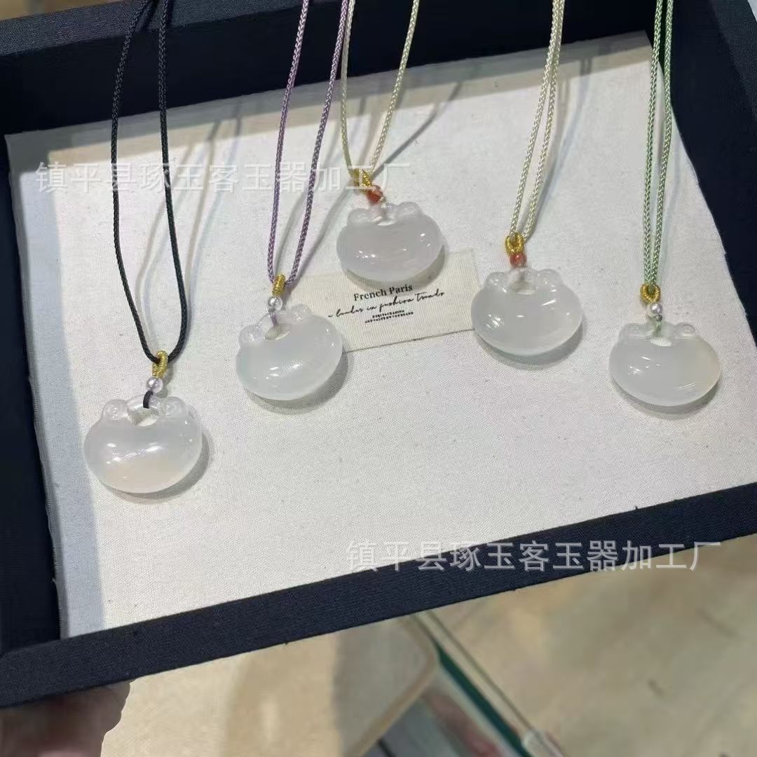 玉髓吊坠