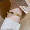 Pulseiras da Série Aço Titânio Não Desbota para Mulheres, Design de Fecho Moderno, Joias Populares de Celebridades da Internet, Joias Transfronteiriças Exquisitas Incrustadas com Diamantes Atacado