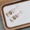 Nuevas Uñas Portátiles Puras Hechas a Mano Primavera/Verano Rosa Nude Puntos Borde Dorado Pedrería Blanqueamiento Cortas Calcomanías para Uñas de Uso Diario