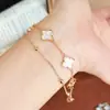 Pulseira de Trevo de Quatro Folhas de Camada Dupla Moda Luxo Leve para Mulheres Design de Nicho Estilo Floresta Sensação de Alto Padrão Temperamento de Celebridade da Internet Pulseira Versátil