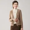 Cárdigan de cachemira nuevo de moda versátil para ir al trabajo otoño e invierno suave y cómodo adelgazante para mujer moderno cuello semi alto falso de dos piezas