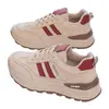 Tênis Esportivo Feminino 2026 Novo Modelo Versátil Leve Solado Macio Antiderrapante Absorção de Choque Confortável Casual para Corrida Tênis Pai