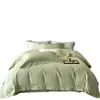 Conjunto de Quatro Peças de Cor Sólida, Estilo Simples e Luxuoso, Algodão Puro Espesso Escovado com Bordas Largas, Capa de Edredom Quente para Outono e Inverno, Lençol de Cima, Roupa de Cama