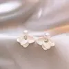 Brincos Florais Retro Suaves Estilo Francês para Mulheres, Modernos e Versáteis, Elegantes Brincos de Pérola, Brincos de Nicho de Luxo Atacado