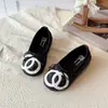 Zapatos escolares de cuero elegantes para niña, colección otoño 2026, zapatos casuales tipo princesa de suela blanda a la moda para niñas mayores, zapatos sencillos para bebé