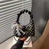 2026 Nuevo Modelo Bolsa Suave y Ligera de Puntos Ola de Nube para Mujer, Estilo Coreano Nicho de Alto Valor Casual Simple Bolso de Hombro o Axila
