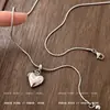 Collar con Colgante de Corazón para Mujer, Diseño de Alta Gama, Cadena Sencilla de Hueso de Serpiente con Perlas de Nicho, Nueva Cadena de Clavícula de Moda 2025