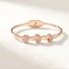 Nova Pulseira de Aço Titânio com Preço Especial para Mulheres em Formato de C Fashionável com Diamantes Resistente à Cor Alta Qualidade Joia para Melhor Amiga