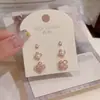 Pendientes de Botón Florales Lujo Ligero Gama Alta Versátil Juego de Tres Piezas Accesorios de Pendientes de Perla Viaje Diario Temperamento Exquisito Pendientes de Botón de Moda