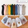 Zhuji meias masculinas e femininas preto e branco cor sólida desodorante meias absorventes de suor boca rasa lado baixo respirável meias brancas fornecimento por atacado