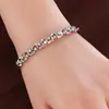 Fornecimento Exclusivo Transfronteiriço de Pulseiras de Cobre Puro Galvanizado Geométrico com Zircônia, Acessórios de Luxo Leve Personalizados Vazados de Alta Qualidade, Pulseiras para Mulheres