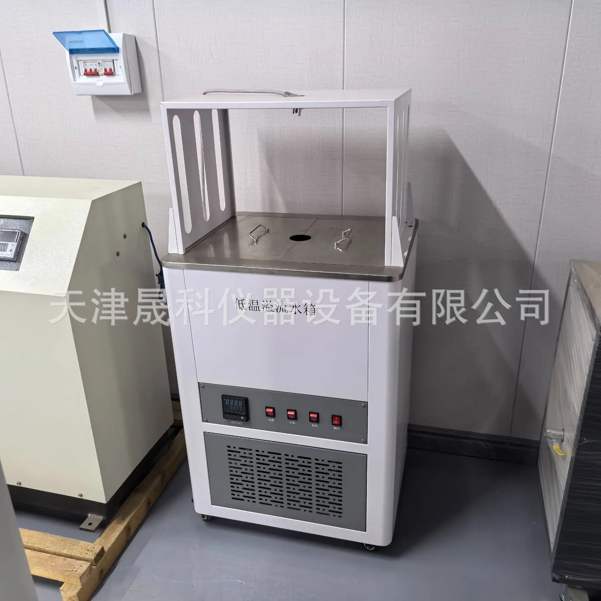 低温溢流水箱 (1)