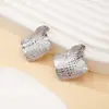 Novos Brincos Exagerados com Textura Geométrica Transfronteiriços Europeus e Americanos, Aço Titânio Banhado a Ouro 18K Brincos Versáteis da Moda