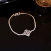 Pulseira super brilhante colorida de zircônia adorável em forma de cobra e borboleta, pulseira de temperamento de luxo leve, pulseira de nicho de personalidade de alta qualidade para mulheres